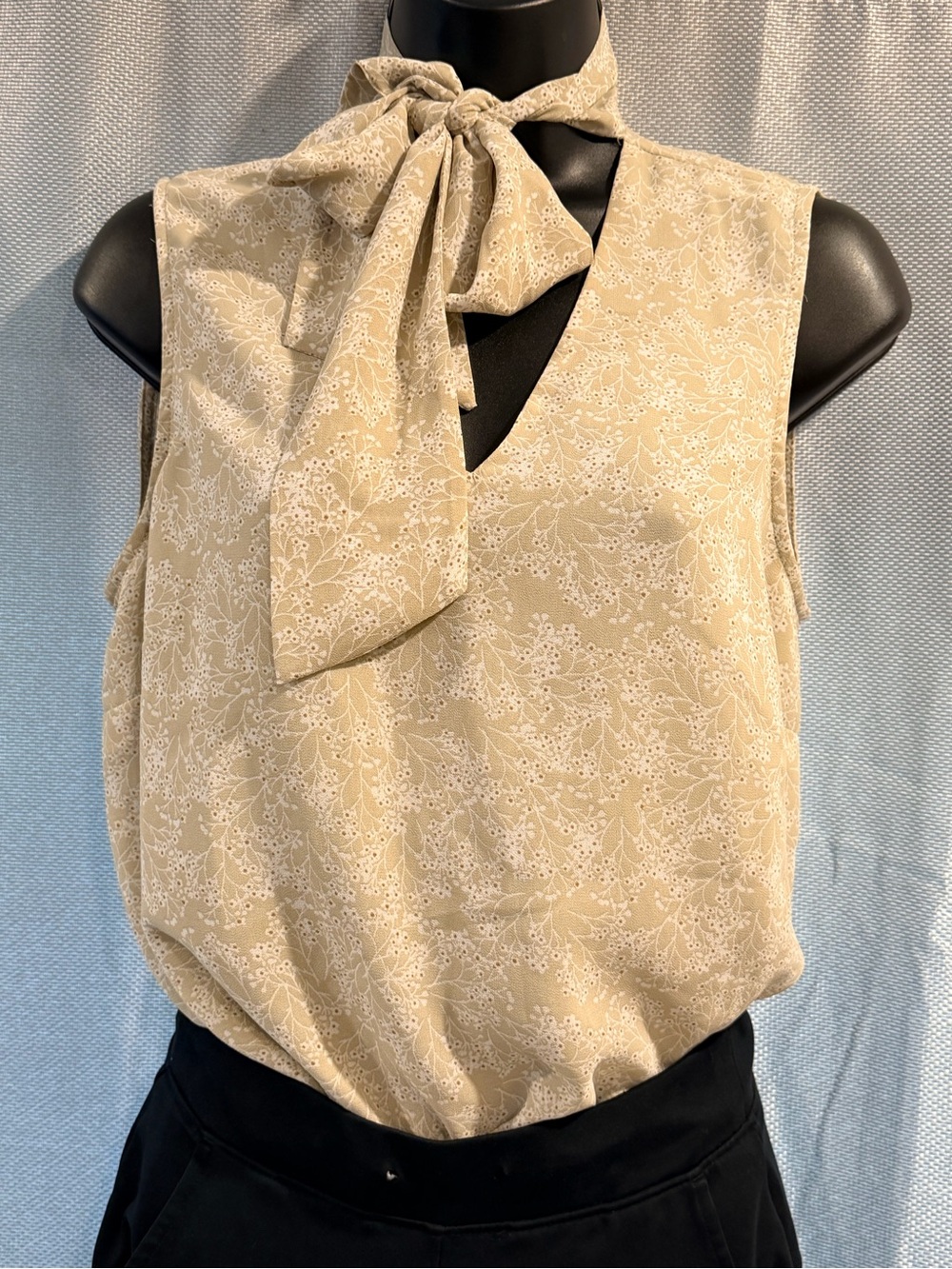 H&M Beige Floral Tie-Neck Sleeveless Blouse